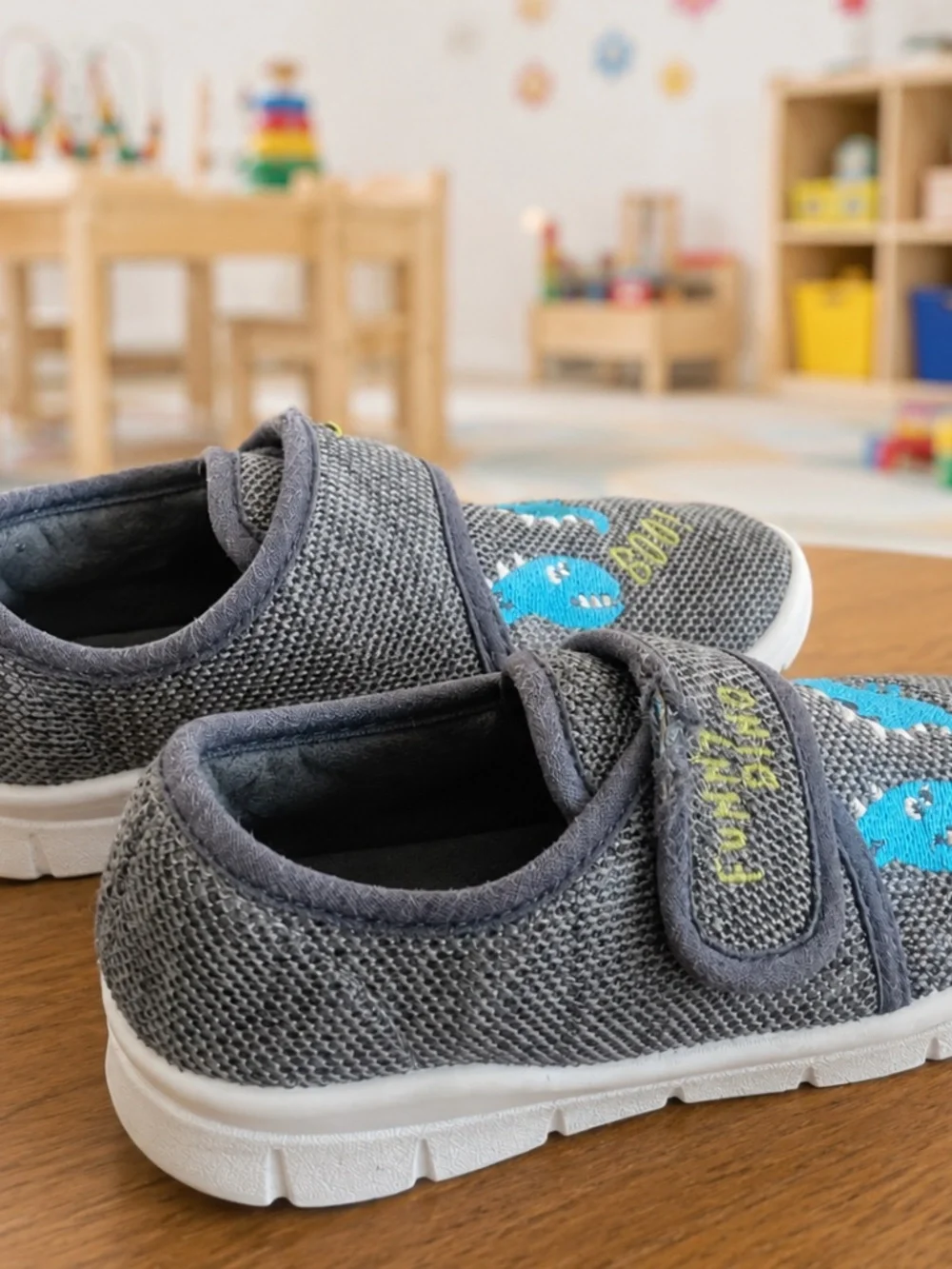Vty Kids Gray Dinosaur Slip-On Shoes – US 5.5